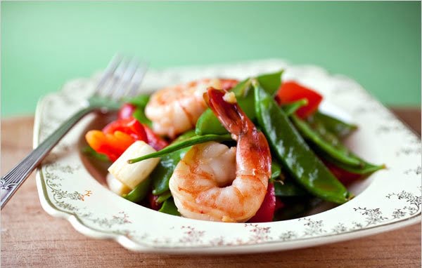 Tôm xào ớt chuông và đậu tuyết image